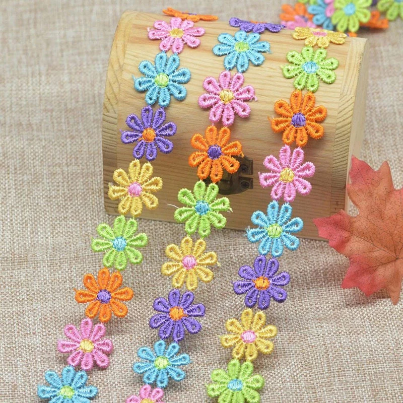 Embroidery Daisy Flower - 15 หลาที่มีสีสัน Daisy ดอกไม้เย็บปักถักร้อยลูกไม้ผีเสื้อปักลูกไม้ที่ละลายน้ําได้ DIY หมวกเสื้อผ้าอุปกรณ์ตกแต่ง