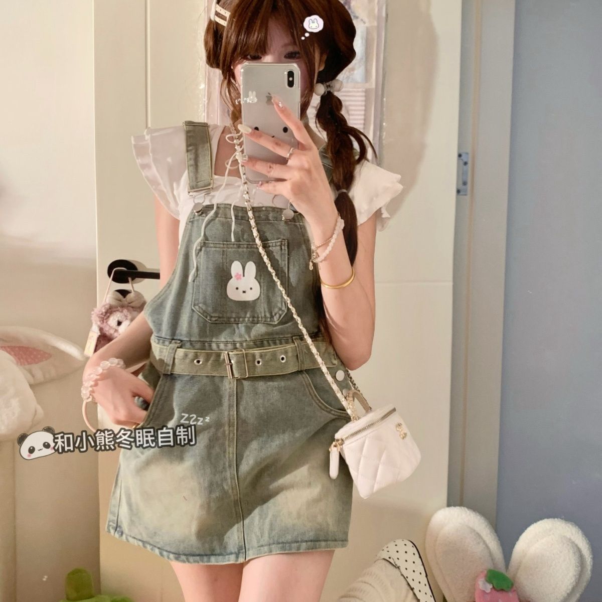 Embroidery Daisy Flower - กางเกงขาสั้นผ้ายีนส์ปักลายดอกเดซี่สีฟ้าอ่อนสำหรับผู้หญิง พร้อมขอบระบายและลายปักกระต่ายมิฟฟี่สุดน่ารัก