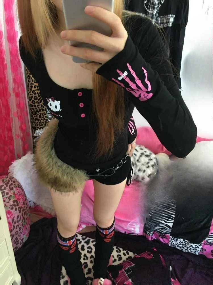 เสื้อยืดพิมพ์ลายการ์ตูนวินเทจ  - Embroidery Print บทวิจารณ์และราคา