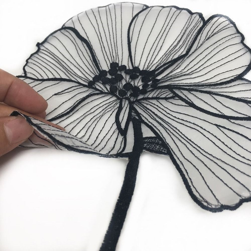 แพทช์ปักลายดอกไม้  งานปักลายดอ - Embroidery On Black Shirt บทวิจารณ์และราคา