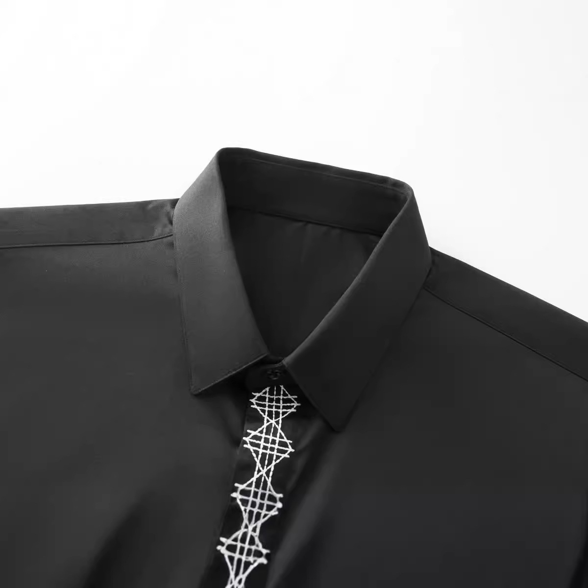 สินค้าใหม่สำหรับฤดูใบไม้ร่วงแล - Embroidery On Black Shirt บทวิจารณ์และราคา