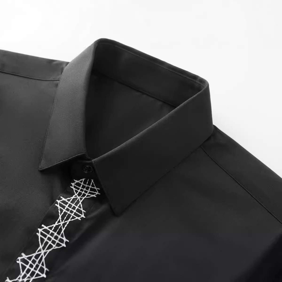 สินค้าใหม่สำหรับฤดูใบไม้ร่วงแล - Embroidery On Black Shirt บทวิจารณ์และราคา