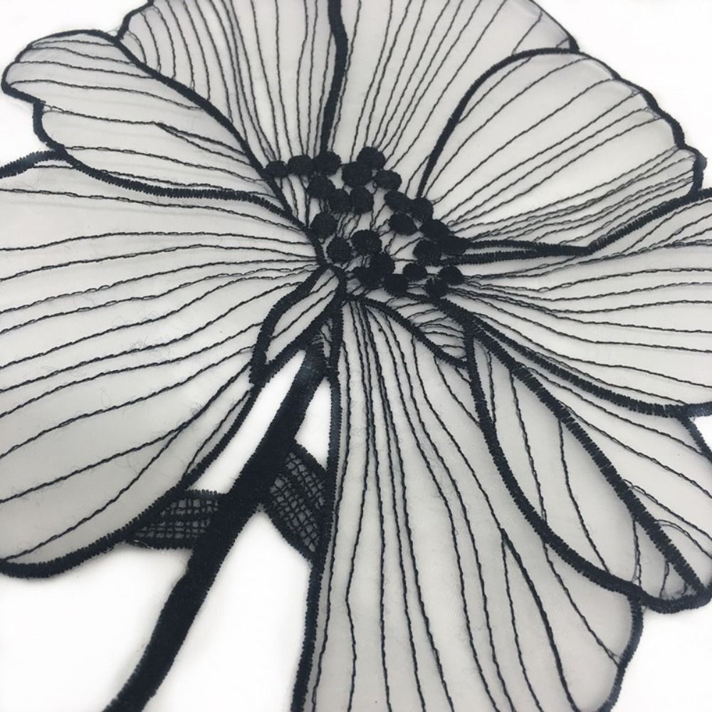 แพทช์ปักลายดอกไม้  งานปักลายดอ - Embroidery On Black Shirt บทวิจารณ์และราคา